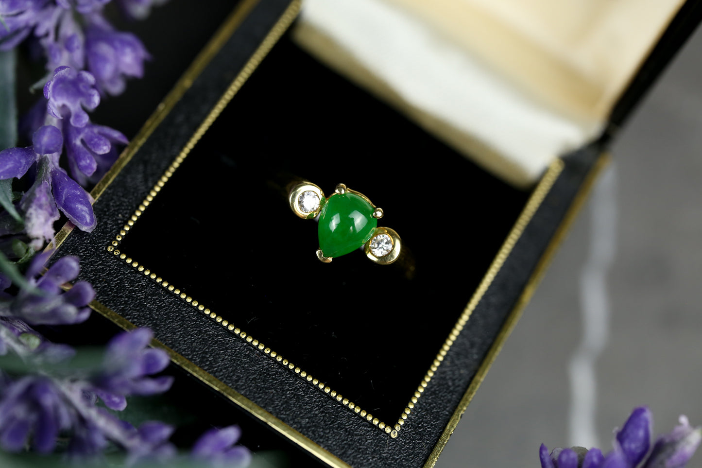 18K YELLOW GOLD GREEN JADEITE JADE AND DIAMOND RING UPC #308398