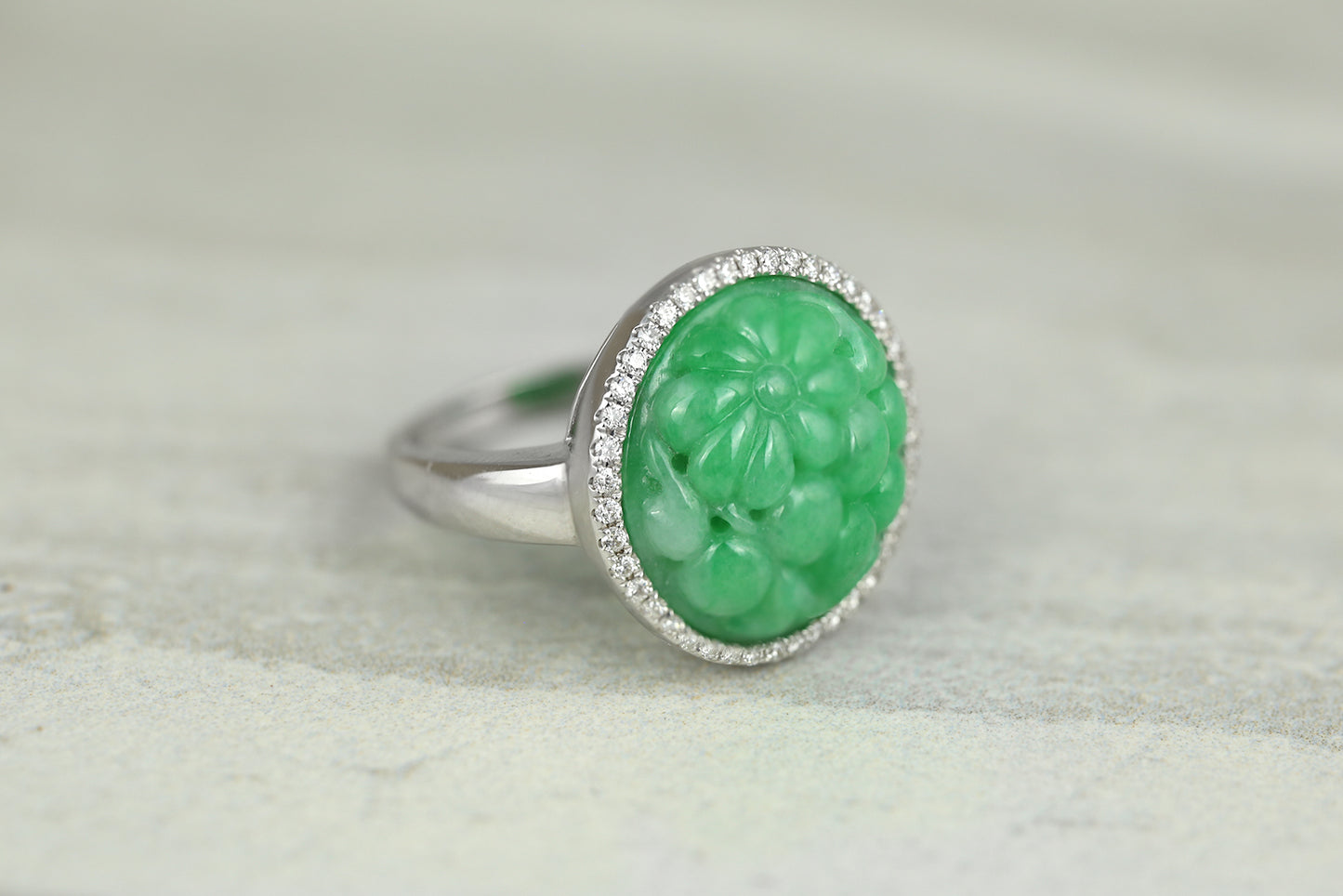 18K WHITE GOLD GREEN JADEITE JADE CARVED DOME RING UPC #328617