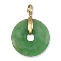 18K YELLOW GOLD GREEN JADEITE JADE PI DISC PENDANT UPC #389410